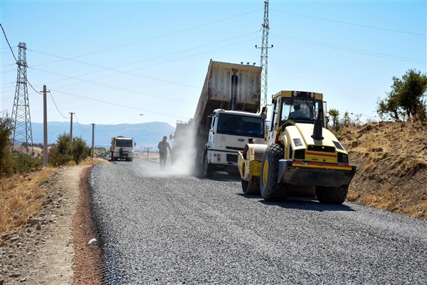 Diyarbakır’da kırsal mahallelerde yollar yenilendi