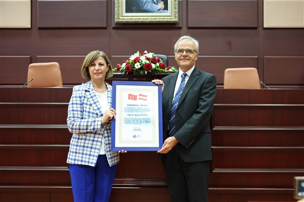 Prof. Dr. Resch’e ‘fahri hemşehrilik payesi ve beratı’ verildi