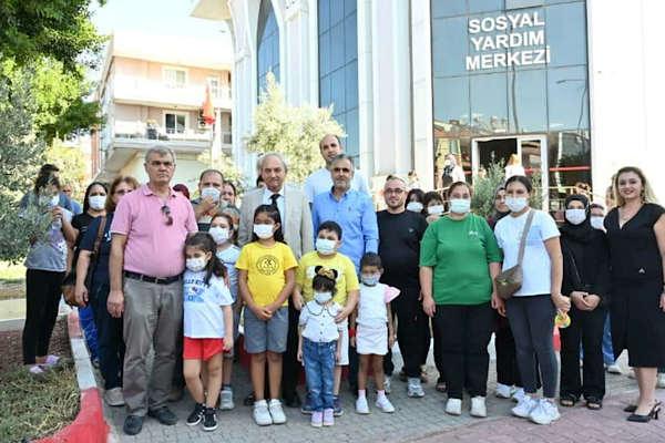 Kepez’den lösemi hastası çocuklara kırtasiye ve ayakkabı desteği