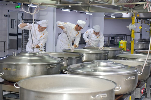 Esenyurt Belediyesi’nden günlük yemek hizmeti