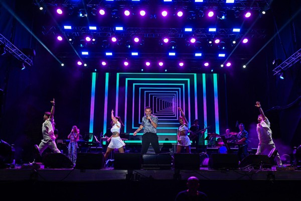 Çim Konserleri’nde Mustafa Sandal coşkusu