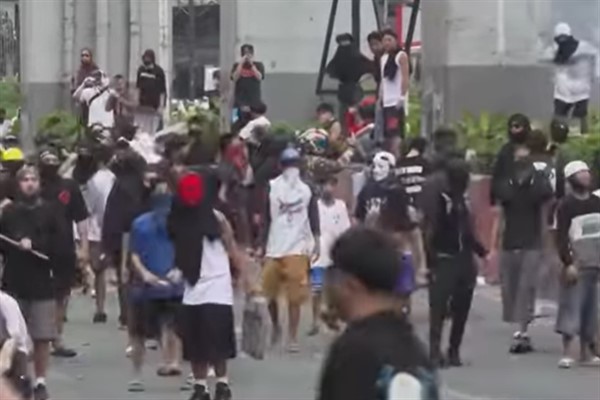 Filipinler’de protestocular devlet yolsuzluğu nedeniyle sokaklara döküldü