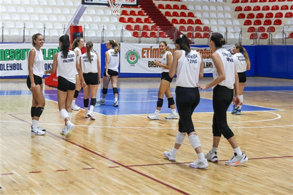 Etimesgut Belediyesi Voleybol A Takımı, sezon hazırlıklarına başladı