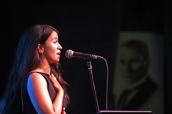 Dünya Barış Günü’nde 12 dilde barış şarkıları seslendirildi