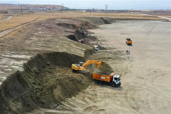 Van Büyükşehir Belediyesi yeni sebze halinde çalışmalarını sürdürüyor
