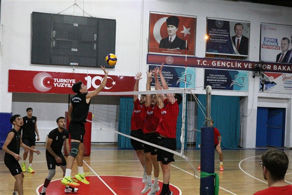 Düzce Belediyesi Erkek Voleybol Takımı, Gölcük Belediyespor’u mağlup etti