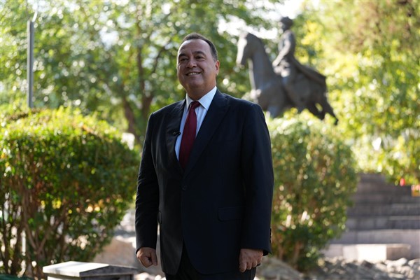 Başkan Dutlulu, üniversite öğrencilerine burs verileceğini duyurdu