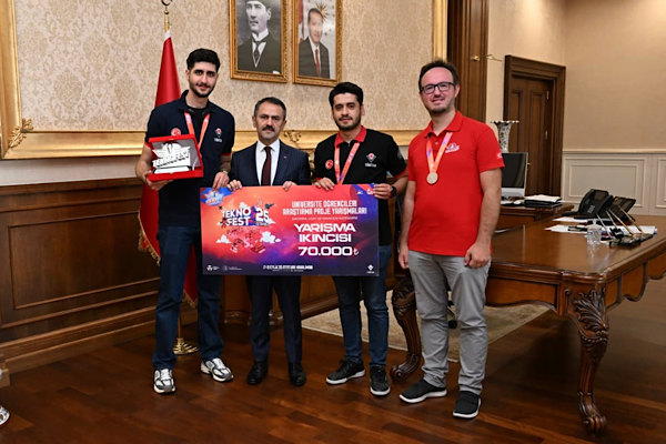 TEKNOFEST ikincisi KILAVUZ KOOMPAS takımı, Vali Aktaş’ı ziyaret etti