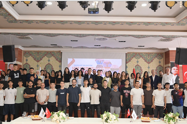 Aksoy, Spor Akademisi öğrencileriyle bir araya geldi