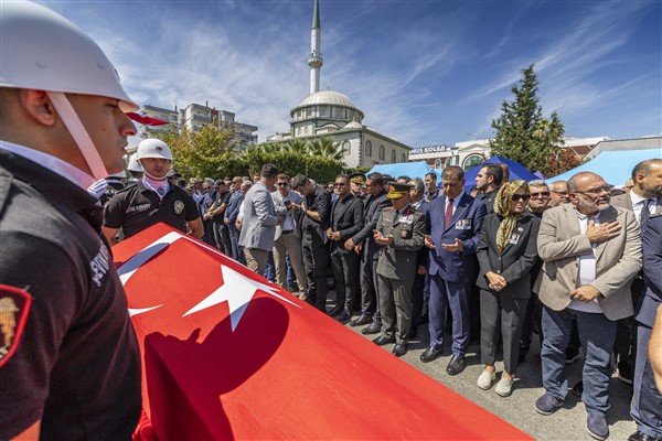 Şehit polislerin cenaze namazları İzmir’de kılındı