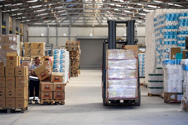 İzmir Büyükşehir Belediyesi’nden okullara hijyen seti desteği