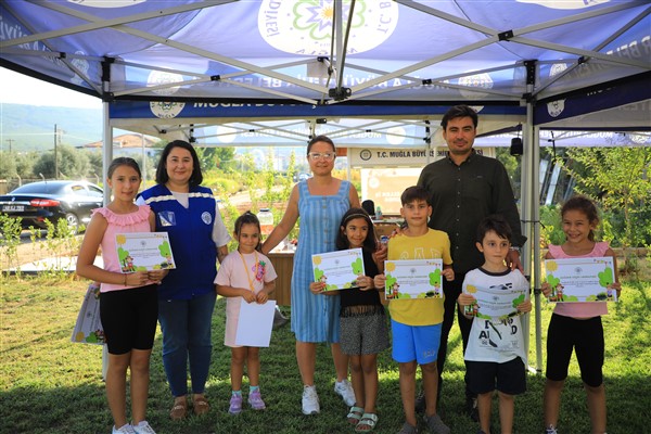 Muğla’da çocuklar ilk hasatlarını yaptı