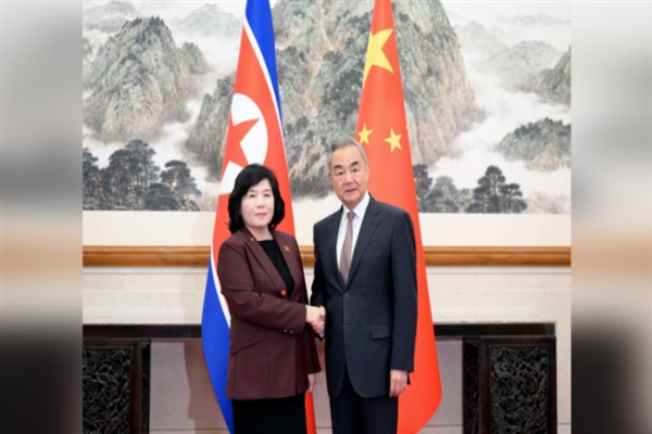 Dışişleri Bakanı Wang, KDHC’li mevkidaşıyla görüştü