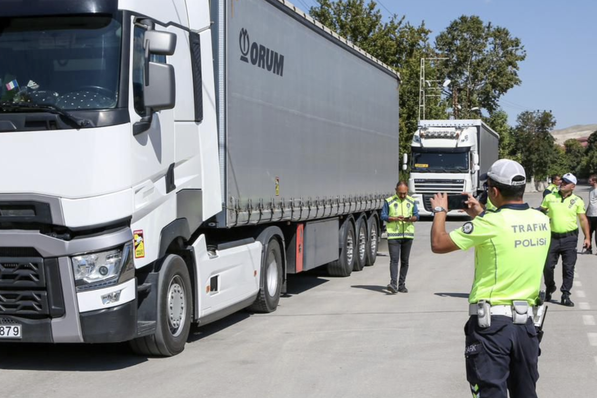 Van’da tırlara denetim