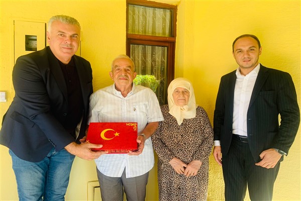 İzmit Belediyesi, gazilere ziyaretlerini sürdürüyor