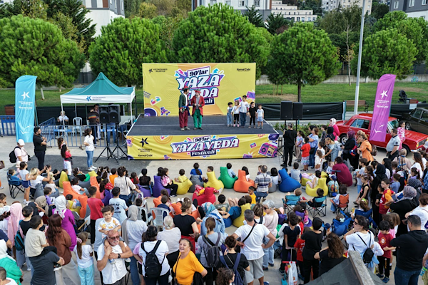 Küçükçekmece’de 90’lar Yaza Veda Festivali düzenlendi