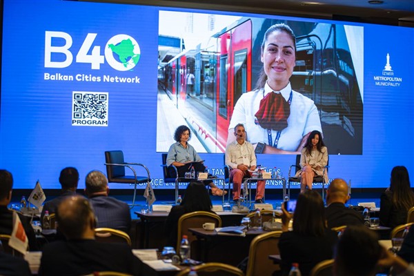 B40 Zirvesi’nde gündem dijital göçebeler