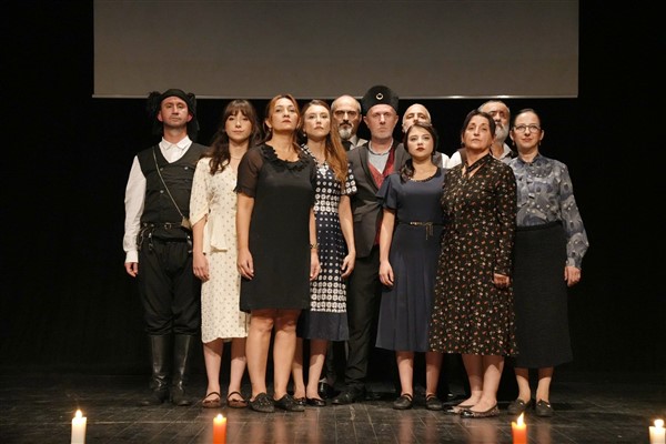 “Hoş Gelişler Ola” tiyatro oyunu sahnelendi