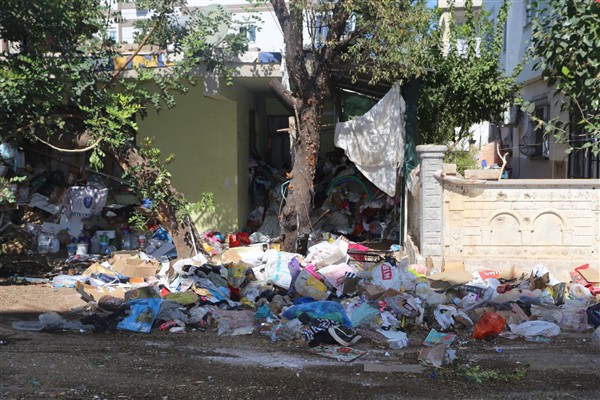 Kepez Belediyesi’nden çöp ev  temizliği