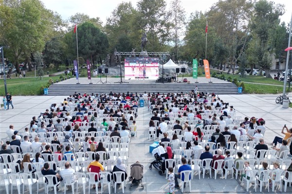 İnegöl’den millilere destek