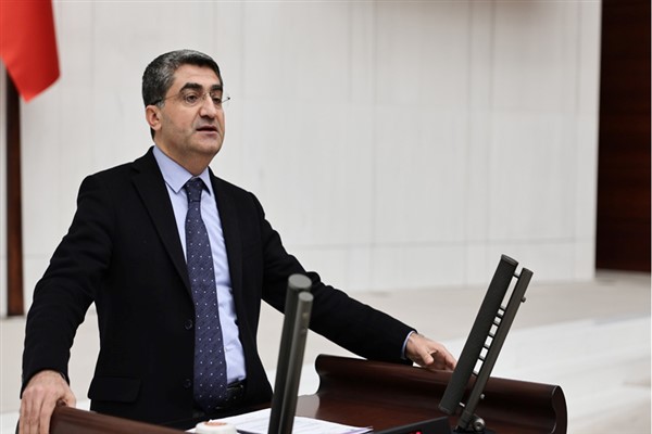 Ekmen: Eğitim yılı açılırken aileler çocuklarının kırtasiye ihtiyaçlarını karşılayamıyor