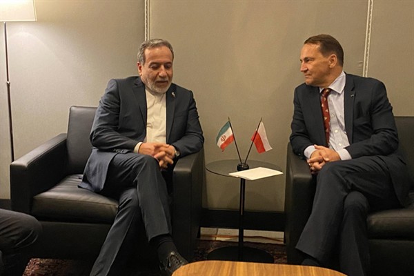 Araghchi, Polonyalı mevkidaşı Sikorski ile görüştü