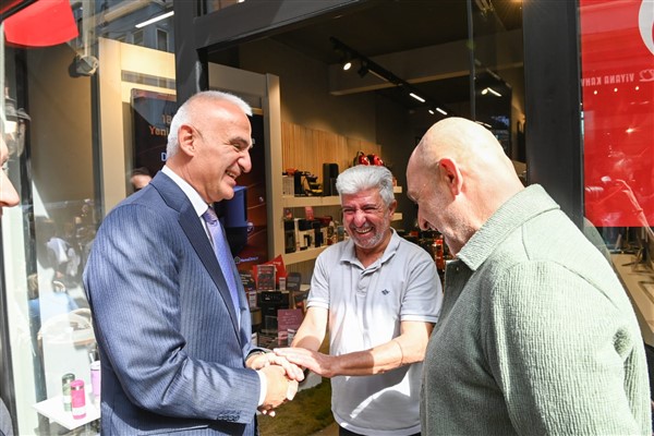 Bakan Ersoy, Beyoğlu’nda esnafla bir araya geldi
