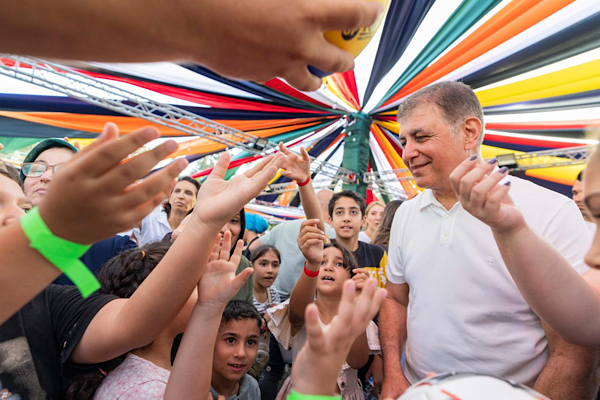 Başkan Tugay, 94. İEF’ de çocukları ağırladı