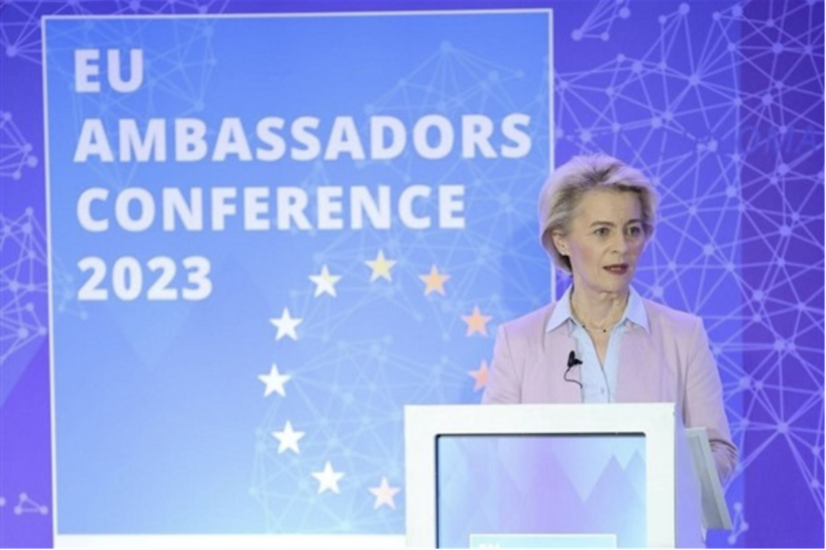 Von der Leyen: Rusya  ayrım gözetmeksizin sivilleri öldürdürüyor