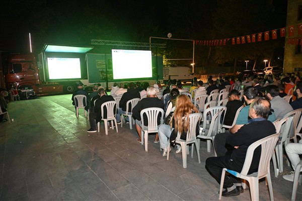 Isparta’da Fenerbahçe’nin maçını dev ekrandan izlendi