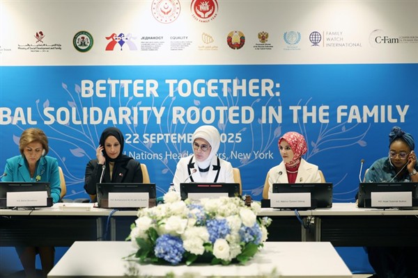 Emine Erdoğan, “Aileden Başlayan Küresel Dayanışma” etkinliğine katıldı