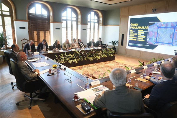 Başkan Altay, Bursalı belediye başkanlarına çalışmaları anlattı