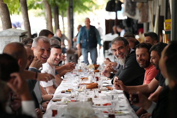 Başkan Dutlulu, çarşı esnafıyla kahvaltıda buluştu