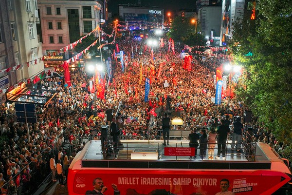 CHP Genel Başkanı Özel, Bahçelievler’de Millet İradesine Sahip Çıkıyor Mitingi’ne katıldı