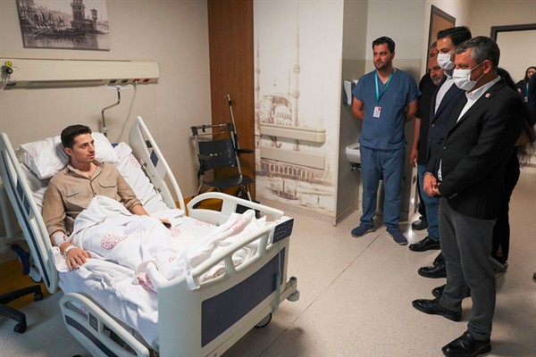 CHP Genel Başkanı Özel, Fırat Baran Önder’i ziyaret etti