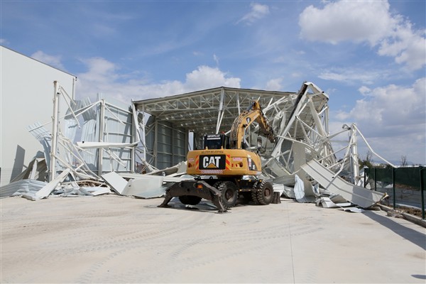 Nilüfer Yaylacık’ta kaçak iş yeri yıkıldı