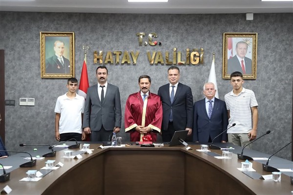 Hatay Valisi Masatlı, yılın ahisi, kalfası ve çırağını ağırladı