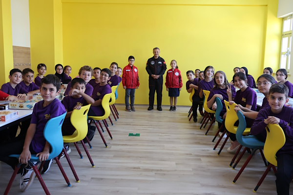 Türkiye’nin ilk astronotu Gezeravcı Karaman’da öğrencilerle buluştu