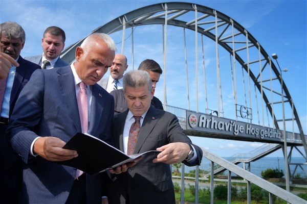 Bakan Ersoy, Artvin’de temaslarda bulundu