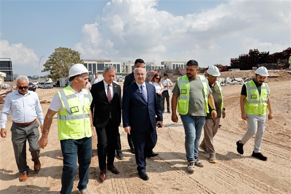 Vali Köşger, yapımı devam eden kız öğrenci yurdu inşaatında inceleme yaptı