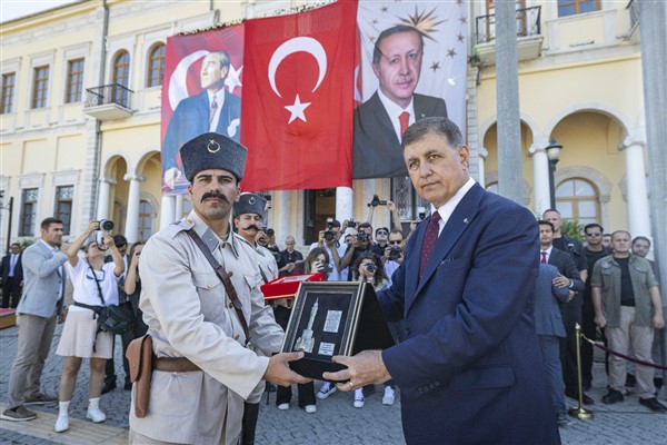 İzmir’de temsili bayram töreni yapıldı