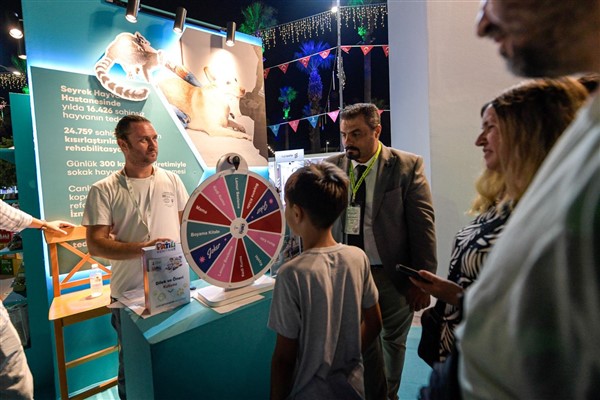 Veteriner İşleri Dairesi Başkanlığı standı vatandaşlar tarafından ilgi görüyor