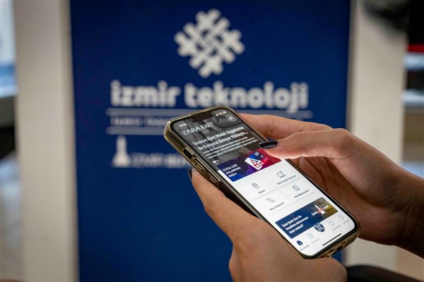 İzmir’de öğrenciler “Dijital Kart” ile toplu ulaşımdan yararlanabiliyor
