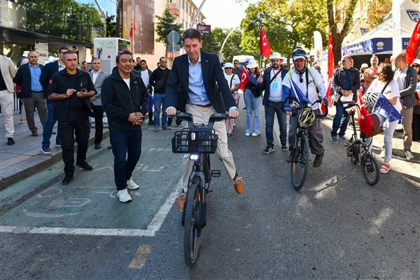 Ankara’da 7. Cadde Avrupa Hareketlilik Haftası’na özel olarak araç trafiğine kapatıldı