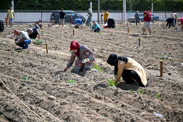 Bornova’da dört yeni Kent Bostanı daha açıldı