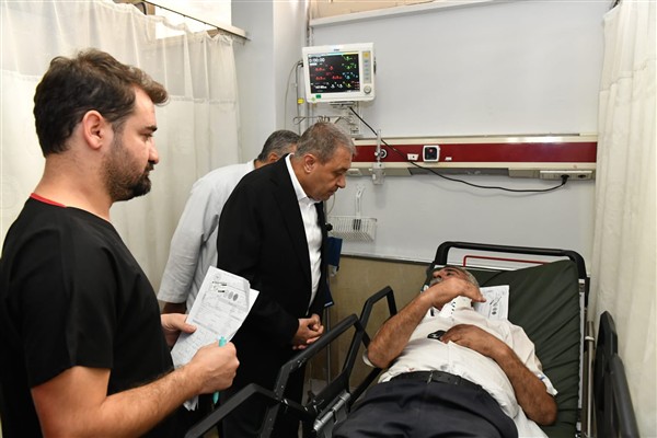 Vali Şıldak, otobüs kazasında yaralananları ziyaret etti