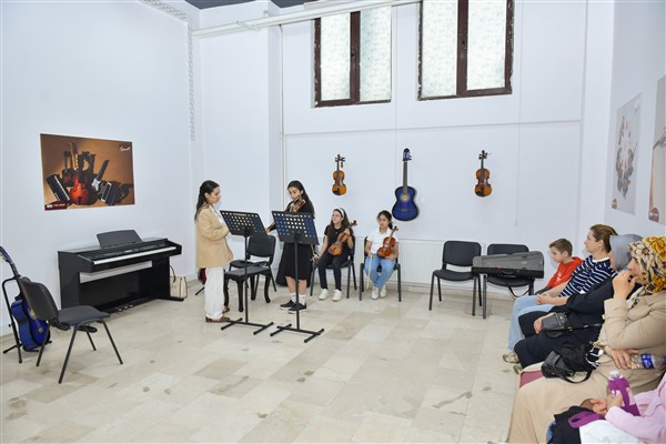 Esenyurt Belediyesi Kadın Sanat Merkezi’nde dersler başladı