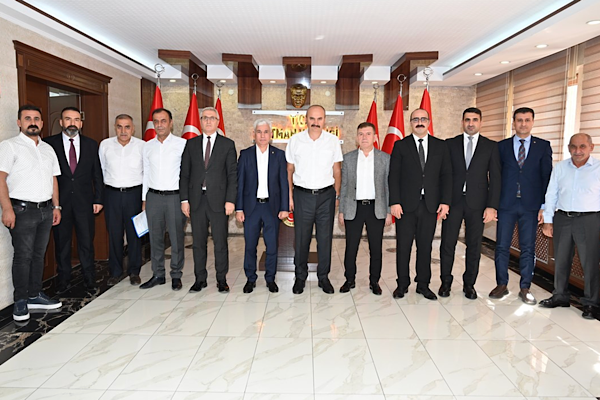 Vali Canalp, Ahilik Haftası komitesini makamında kabul etti