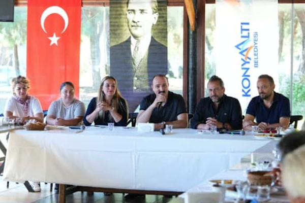 Başkan Kotan, Konyaaltı muhtarları ile bir araya geldi