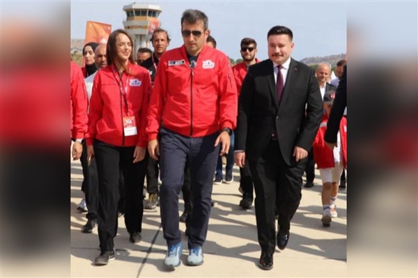 Selçuk Bayraktar, Gökçeada’da Teknofest alanını ziyaret etti